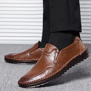 Novi Retro Slogu Moški Usnjeni Čevlji Ročno Šivanje Leni Loafers Vožnjo Čevlji Za Moške Čevlji Mehko Edini Moški Priložnostne Čevlji Vroče Prodaje